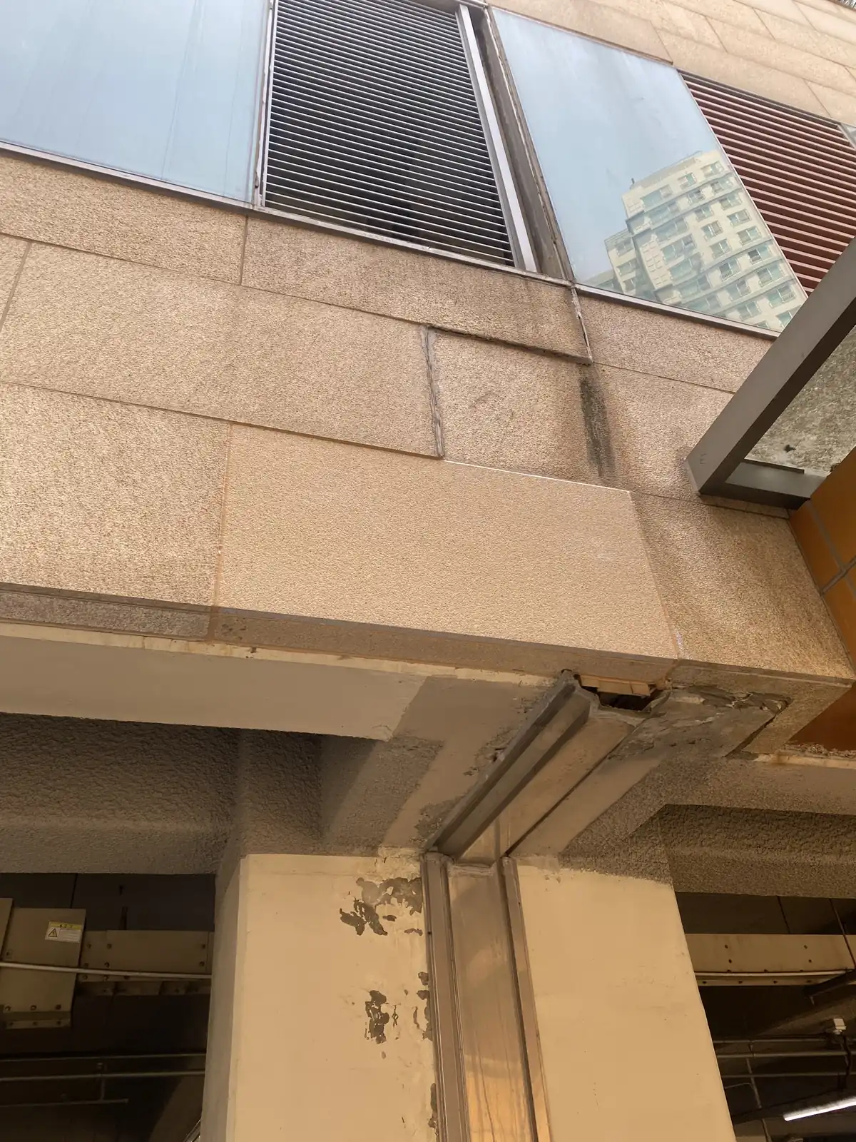 아파트 화강석보수 시공사례 - 교체 완료된 엘리베이터 바닥 대리석